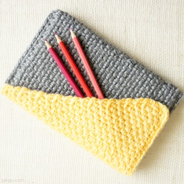 Crochet pencil case / handbag crochet pattern by jakigu.com