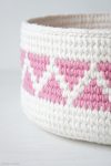 Geometric Crochet Basket by jakigu.com | triangles and chevron