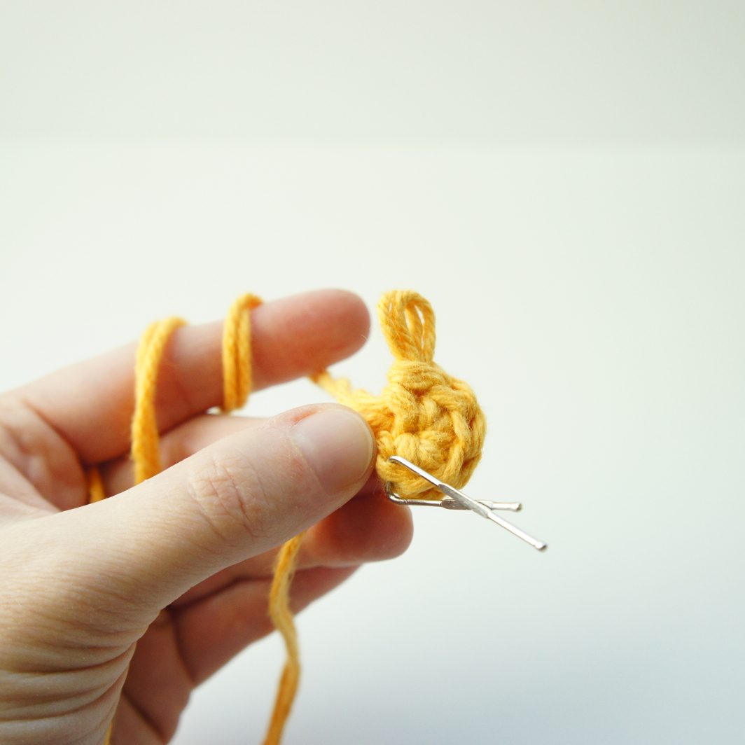 how to crochet adjustable magic loop