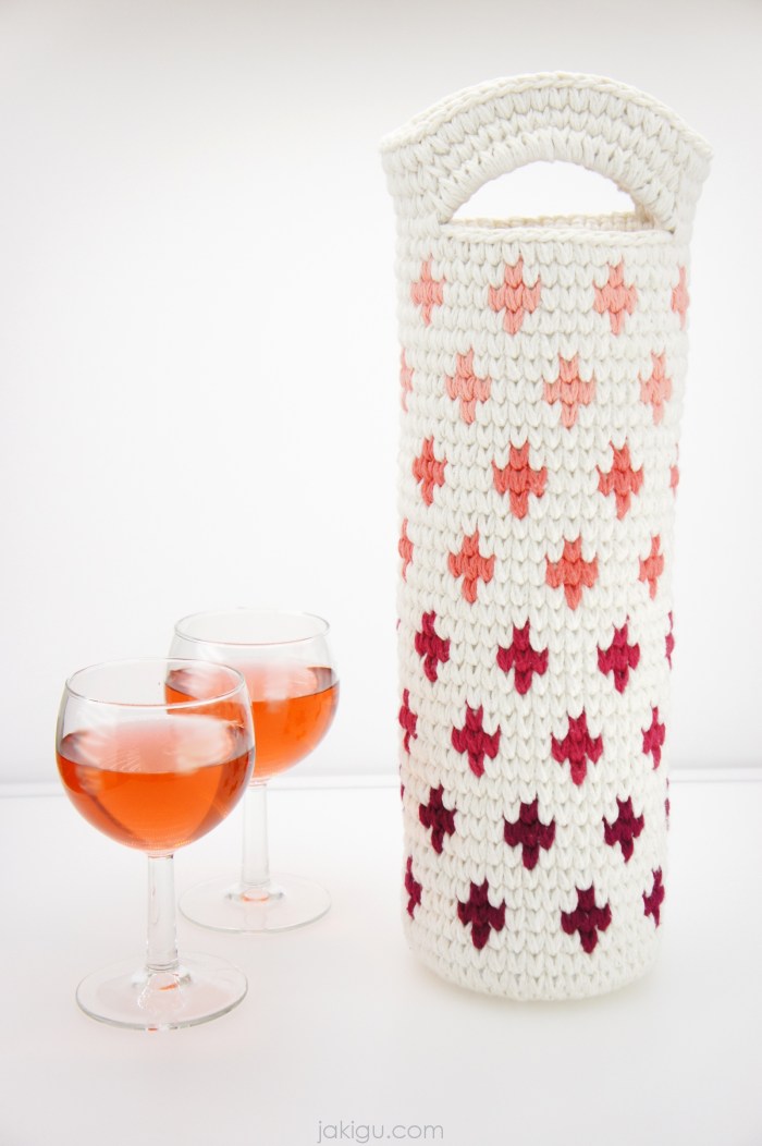 Ombre Wine Bottle Koozie / Cozy, Crochet Pattern by jakigu.com