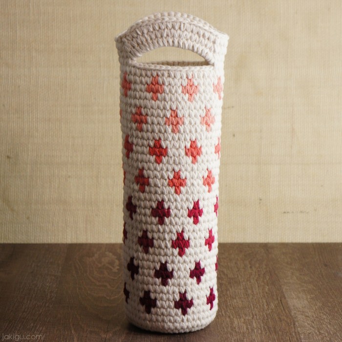 Wine Bottle Gift, crochet pattern by jakigu.com