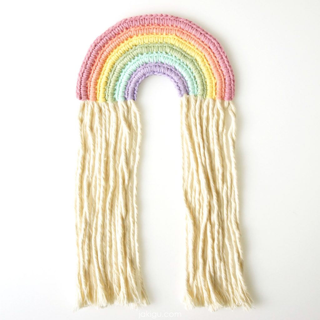crochet rainbow wall hanging | jakigu.com