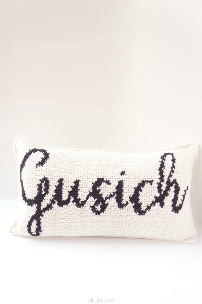 personalized b&w crochet pillow | jakigu.com