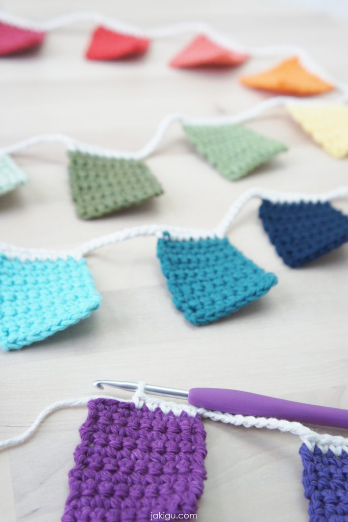 crochet square bunting | jakigu.com